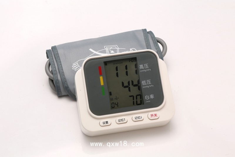 全自動語音臂式電子血壓計L801E