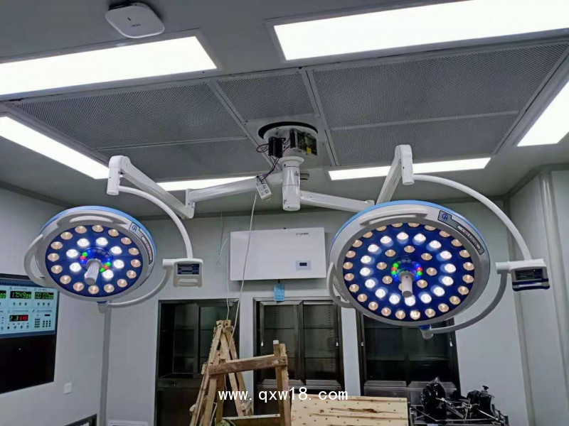 山東辰宏手術(shù)床無影燈吊塔吊橋病床消毒機(jī)
