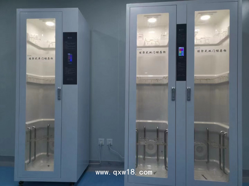 掛架式雙門儲鏡柜