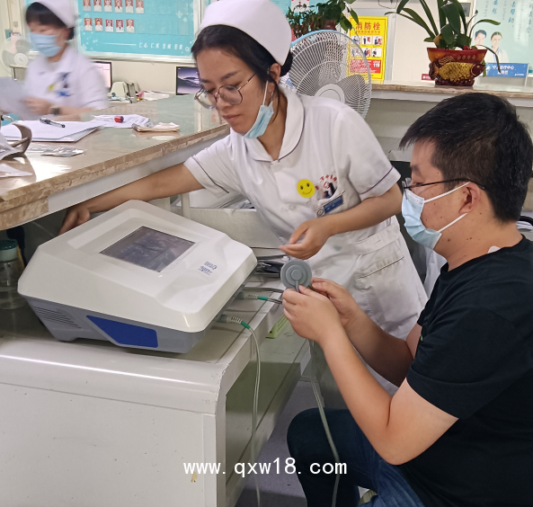 中醫(yī)定向透藥治療儀，磁熱、脈沖透藥儀