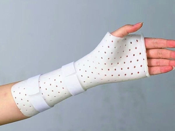 低溫?zé)崴馨逯Ь? width=