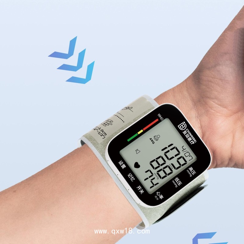 手腕式電子血壓計生產廠家 貨源直發(fā) 一鍵測壓 語音播報降壓式腕式
