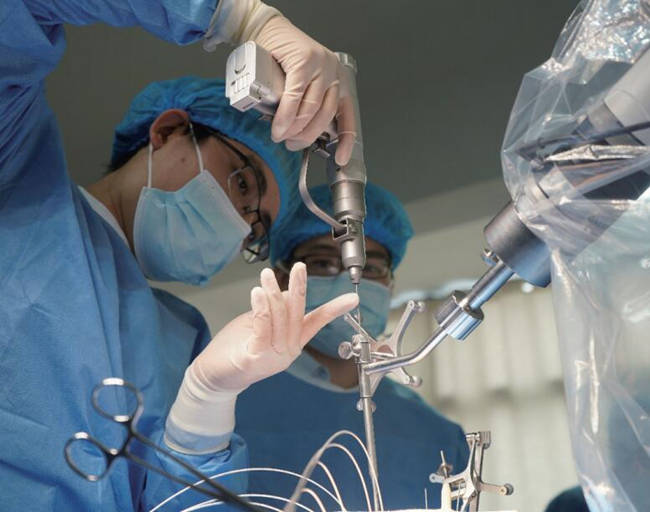 國(guó)產(chǎn)手術(shù)機(jī)器人